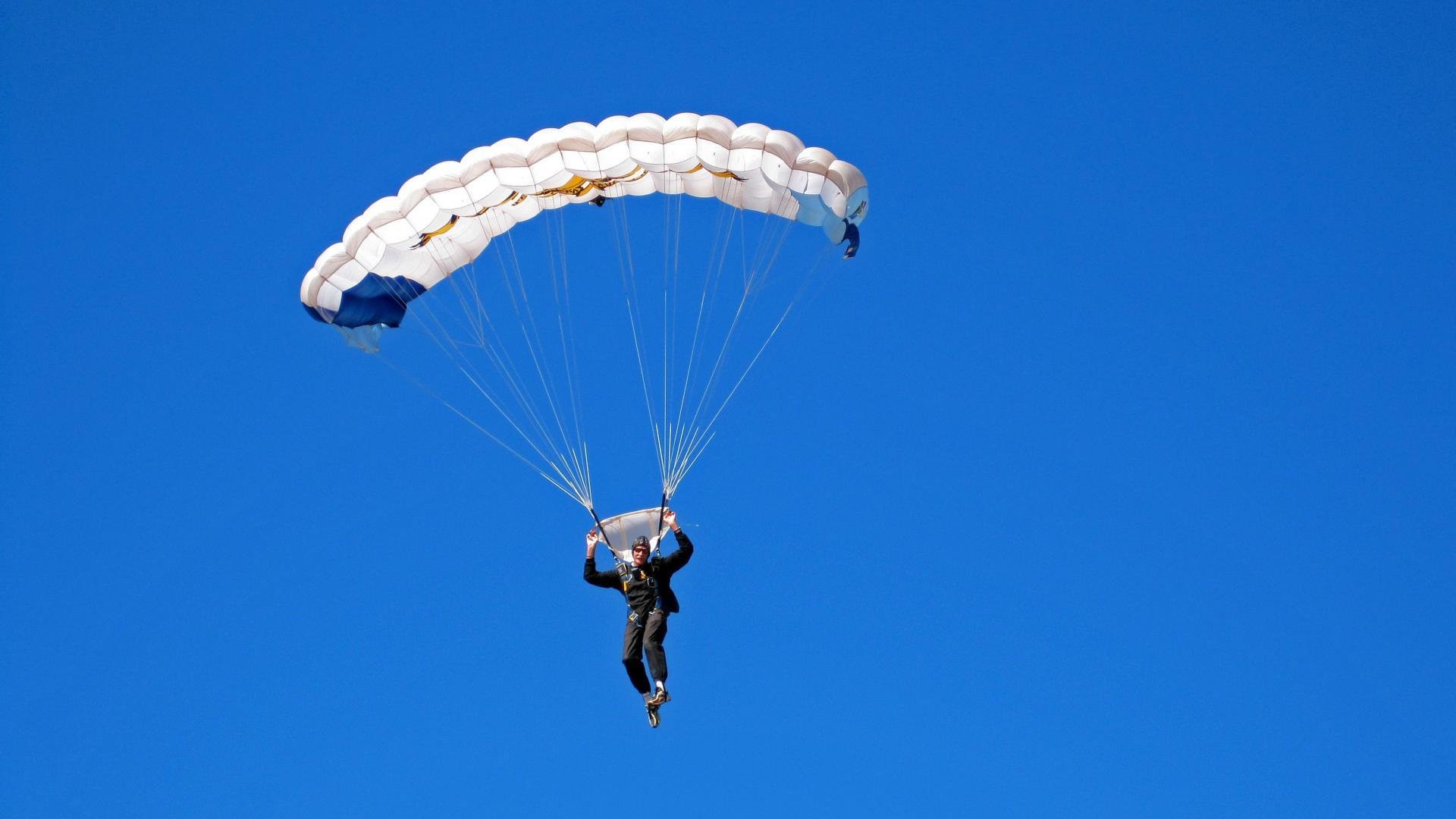 当马刺遇上深圳队，一场跨越维度的英超争冠隐喻之战