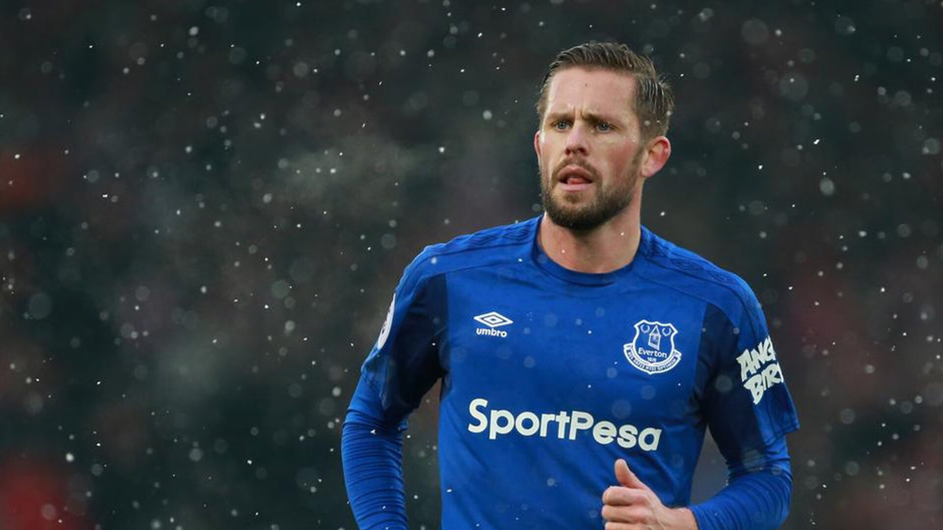 王者之翼与孤胆雄心,当老鹰的团队风暴席卷马刺,恩比德在季后赛的权杖时刻