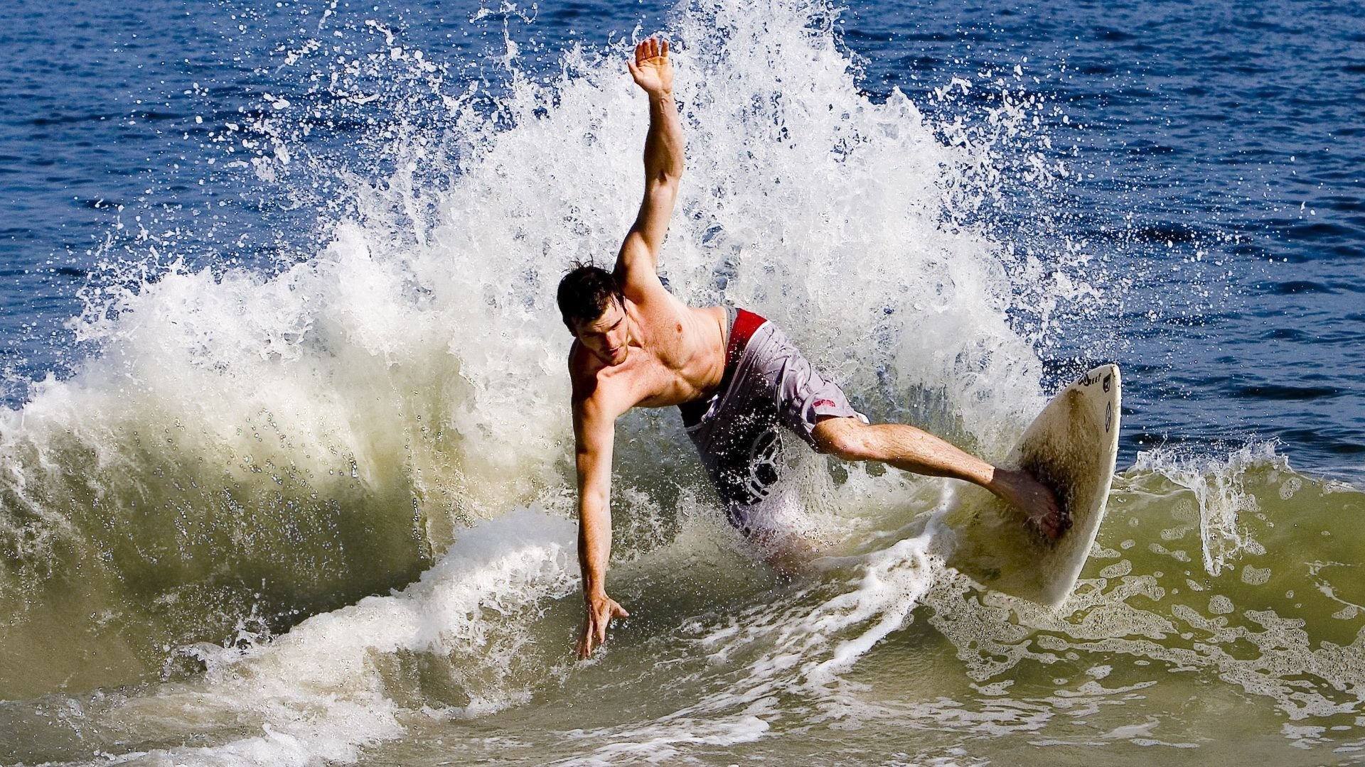 跨界风暴，当文班亚马在F1赛道接管猛龙与公牛的鏖战